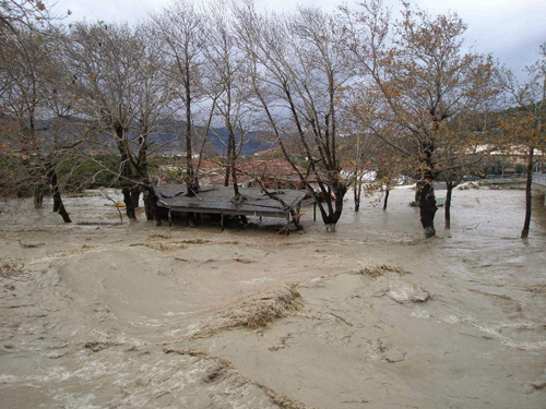 Μεγάλες καταστροφές από την κακοκαιρία στη Λέσβο και στην Άρτα