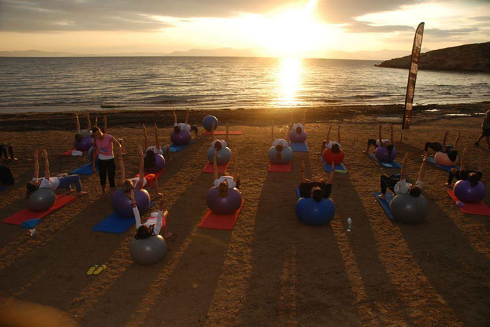 Sunrise pilates by the sea από το Protypo Gym (πλούσιο φωτορεπορτάζ)