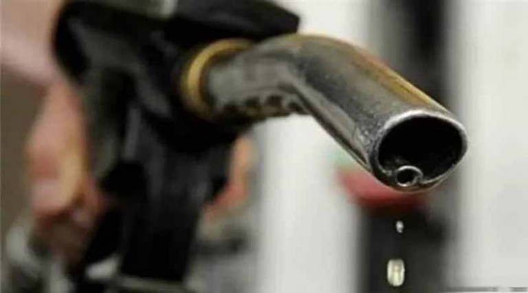 “Κύμα” ακινησίας λόγω της αύξησης στην τιμή της βενζίνης