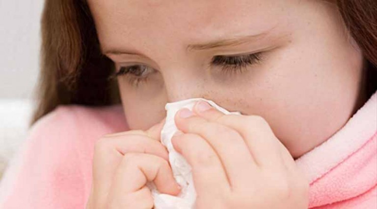 Ποιες ασθένειες εμφανίζονται με τα πρώτα κρύα στα παιδιά – Πώς να τις ξεχωρίσετε από τον κορονοϊό