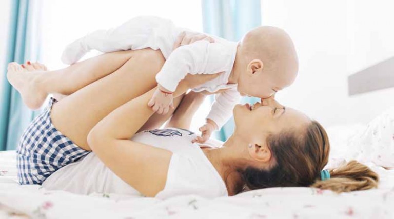 Άδεια μητρότητας: Από τους 6 στους 9 μήνες – Τα χρήματα που δικαιούνται όσο λείπουν από τη δουλειά
