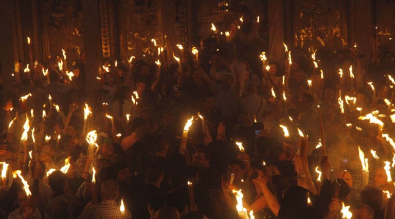 Δείτε live την τελετή του Αγίου Φωτός στον Πανάγιο Τάφο (βίντεο)