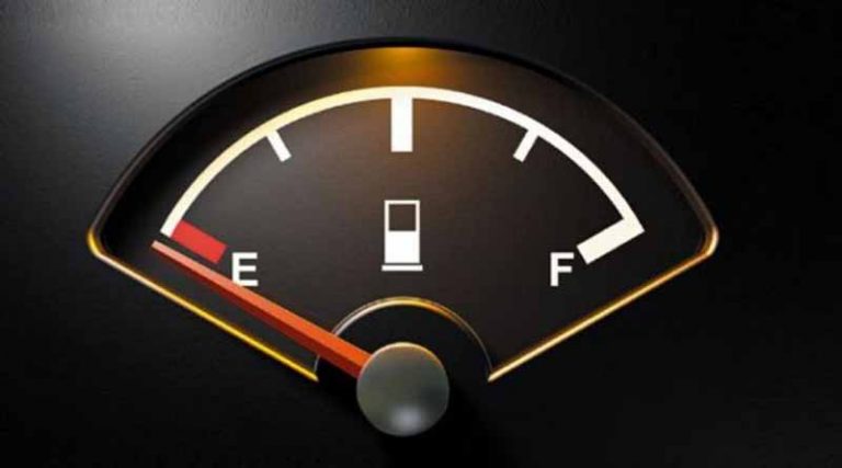 Το λάθος που κάνουμε όλοι και «καίμε» περισσότερη βενζίνη στο αυτοκίνητο