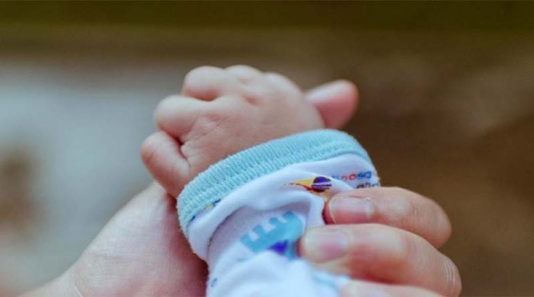 Αγοράκι το πρώτο μωρό που γεννήθηκε το 2023 στην Ελλάδα!