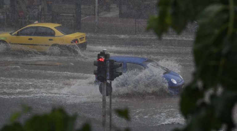 Καιρός: Μπόρες και καταιγίδες θα σαρώσουν τη χώρα -Πιο επικίνδυνη ημέρα η Πέμπτη – Σε ποιες περιοχές χρειάζεται ετοιμότητα