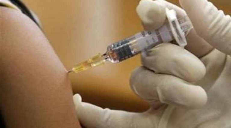 “Μαϊμού” εμβολιασμοί στην Καρδίτσα: Αναζητείται συνεργός της υπαλλήλου του Κέντρου Υγείας