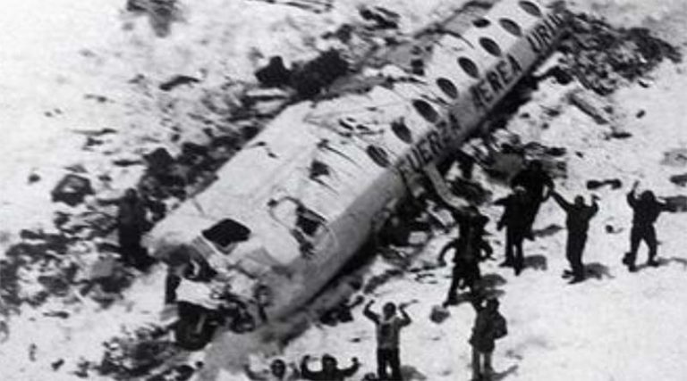 Η αεροπορική τραγωδία που συντάραξε την ανθρωπότητα: Επιβίωσαν στα 4.000 μέτρα τρώγοντας τους φίλους τους!