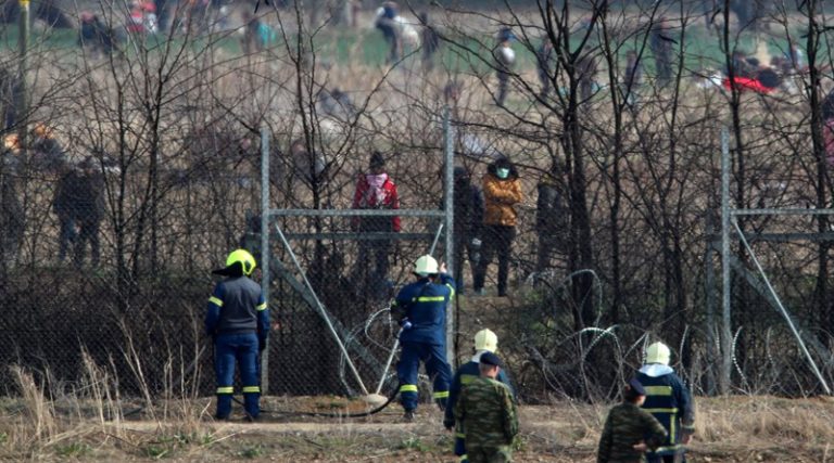 Βίντεο με διακινητές στον Έβρο ενώ μεταφέρουν μετανάστες μέσα σε νταλίκες