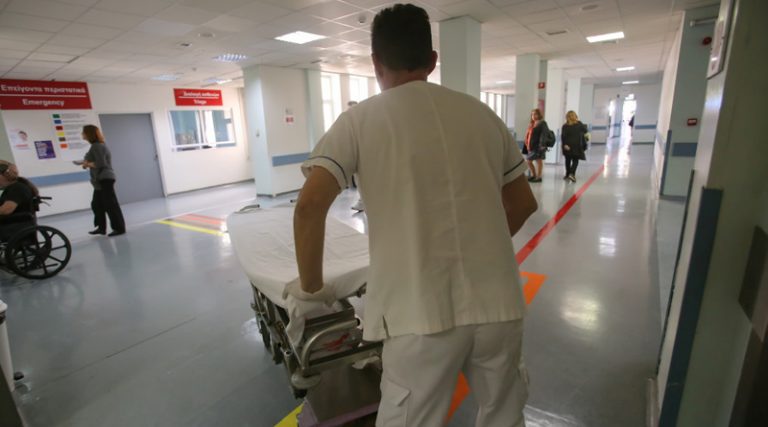 Σοκαριστική υπόθεση: Τραυματιοφορείς ενημέρωναν γραφείο τελετών ποιοι ασθενείς θα αποβίωναν!