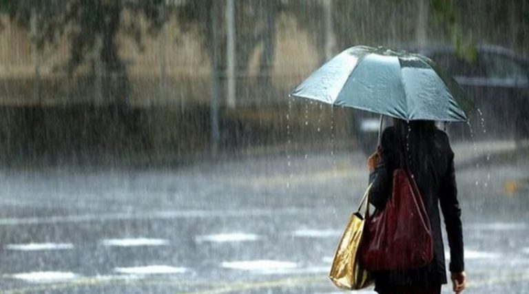 Καιρός: Καταρρακτώδεις βροχές στην Αθήνα, κίνηση και μποτιλιάρισμα στους δρόμους