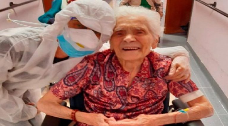 Γιαγιά 104 ετών η μεγαλύτερη σε ηλικία νικήτρια του κορονοϊού