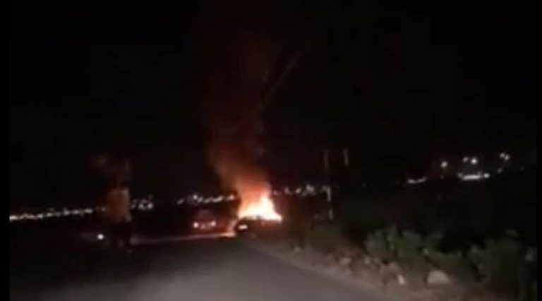 Σπάτα: Αυτοκίνητο τυλίχθηκε στις φλόγες – Καταστράφηκε ολοσχερώς! (βίντεο)