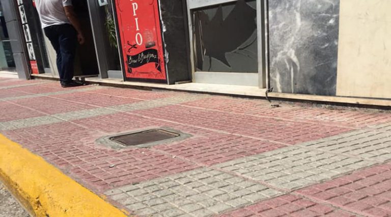 Τροχαίο τα ξημερώματα στην Αρτέμιδα – Αυτοκίνητο ανέβηκε στο πεζοδρόμιο και… (φωτό)