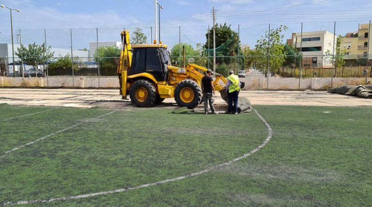 Σπάτα – Αρτέμιδα: Ξεκίνησαν οι εργασίες ανακατασκευής του γηπέδου 7×7 – Έτοιμη η οδός  Ρούμελης (φωτό & βίντεο)