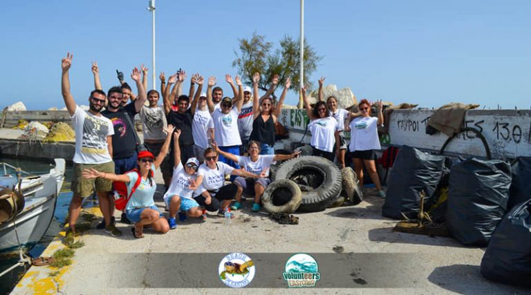 Beach Cleaning και East Coast Volunteers καθάρισαν το λιμάνι της Αρτέμιδος (φωτό)