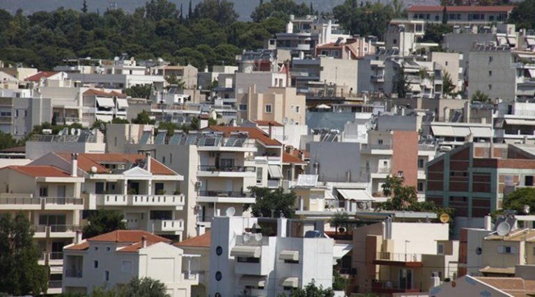 Ευάλωτος 1 στους 3 δανειολήπτης στεγαστικού στην Ελλάδα – Τι δείχνει το ράλι τιμών στα ακίνητα