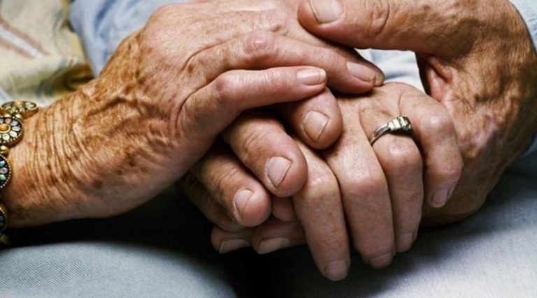Σε απόγνωση ηλικιωμένο ζευγάρι – Τους παίρνουν τη μοναδική κατοικία τους για χρέος 30.000 ευρώ