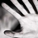 Ελεύθερος με περιοριστικούς όρους ο 35χρονος που κατηγορείται για τον βιασμό της συντρόφου του