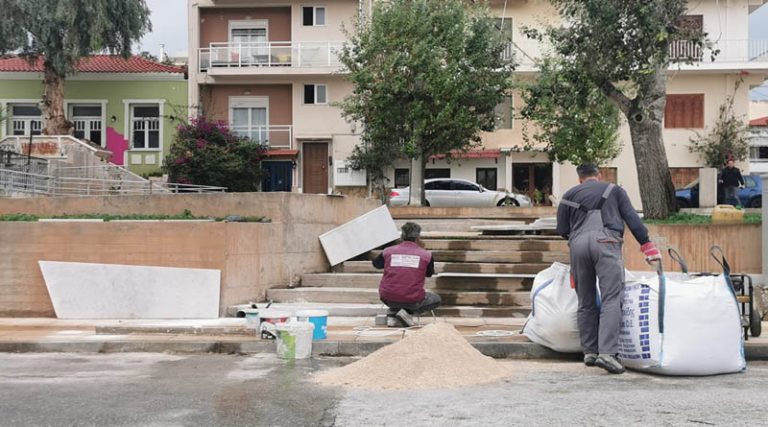 Ραφήνα: Ξεκίνησε η τελική φάση παρέμβασης στην πλατεία Ελ. Βενιζέλου, δίπλα στο Ταχυδρομείο (φωτό)