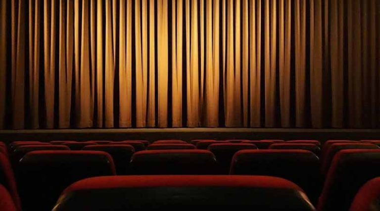SOS για Ιντεάλ και Άστορ – Κάλεσμα για να σωθούν οι ιστορικές κινηματογραφικές αίθουσες