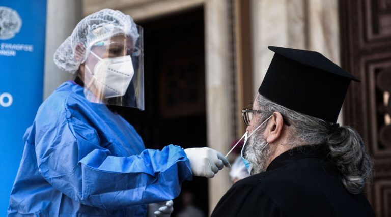 Κορονοϊός: Ξεκίνησαν τα Rapid test σε ιερείς και προσωπικό