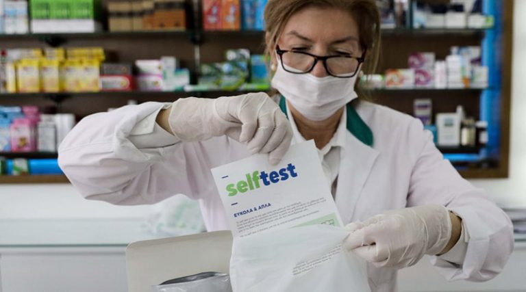 Self test για μαθητές – εκπαιδευτικούς: Από Δευτέρα διανομή τριών kit από τα φαρμακεία