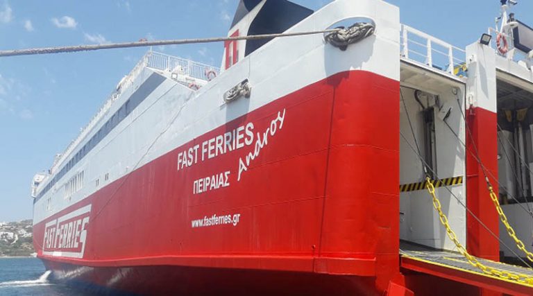 Ραφήνα: Τραυματίστηκε οδηγός φορτηγού στο Fast Ferries Andros