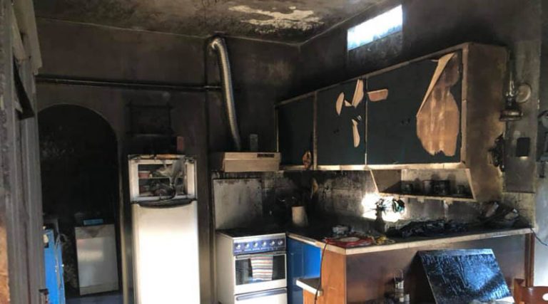 Αρτέμιδα: Οι πρώτες εικόνες από την φωτιά σε σπίτι – Μεταφέρθηκε στο νοσοκομείο ηλικιωμένος (φωτό)