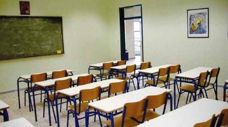 Κορονοϊός: Γονιός αρνητής απείλησε ότι θα πάει στο σχολείο του παιδιού με καραμπίνα