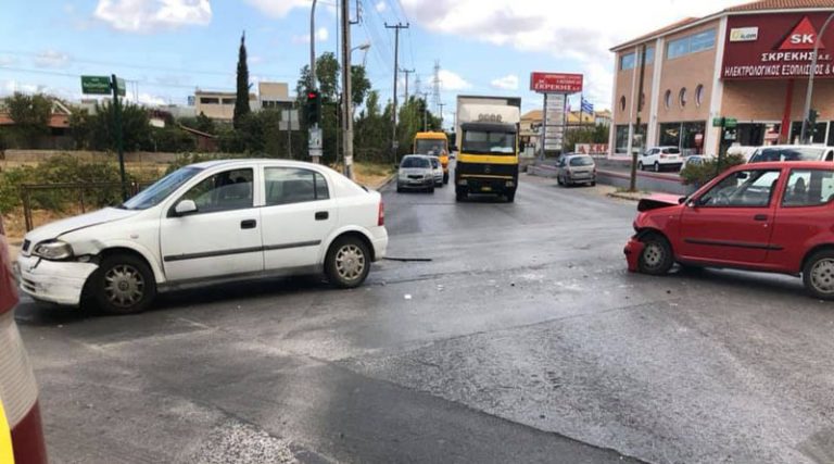 Γέρακας: Σφοδρή σύγκρουση δύο αυτοκινήτων – Ένας τραυματίας (φωτό)