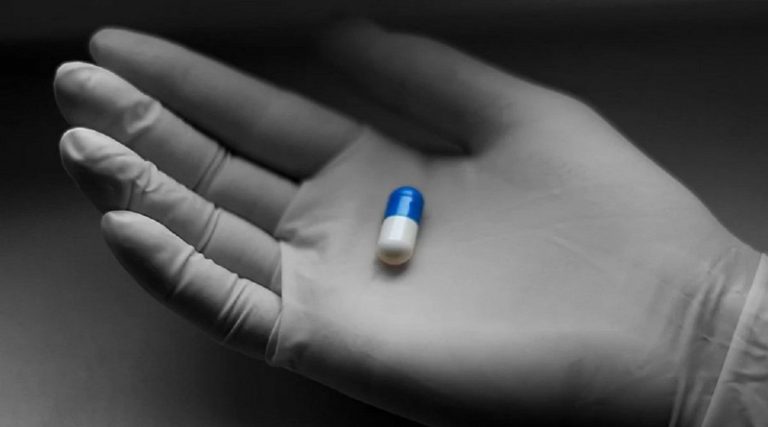 Γιώργος Παπαζήσης: Το χάπι κορονοϊού δεν είναι εμβόλιο – Υπό ποιες προϋποθέσεις θα χορηγείται