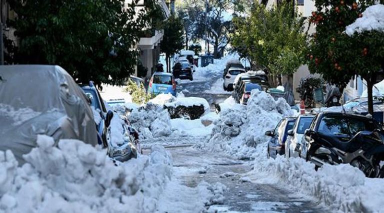 Πότε θα λιώσουν τα χιόνια από τους δρόμους και τα πεζοδρόμια