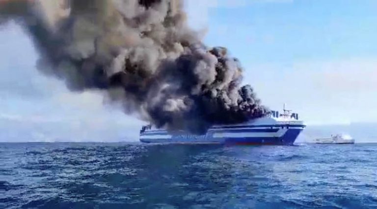 Φωτιά σε πλοίο: Στους 14 οι αγνοούμενοι – Ανάμεσα τους 2 Έλληνες