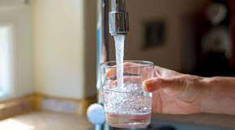 Σε ποιες περιοχές απαγορεύεται να πίνουν νερό οι κάτοικοι – Η λίστα με τους Δήμους