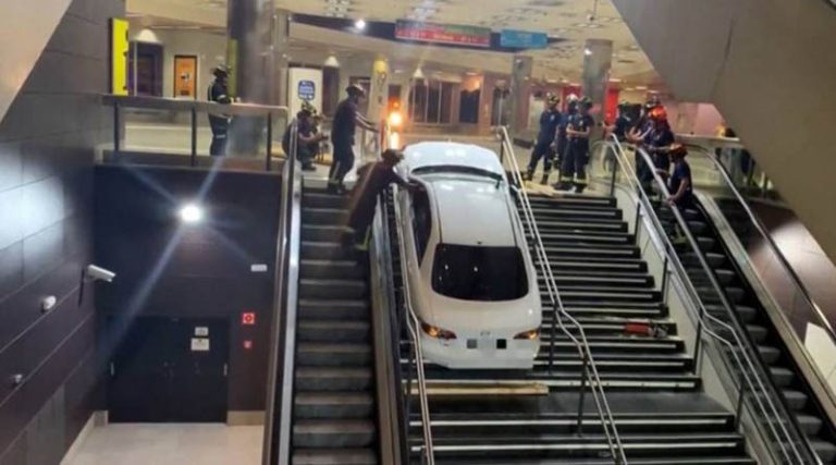 Κλεμμένο αυτοκίνητο βρέθηκε μέσα σε… σταθμό του Μετρό! (φωτό & βίντεο)