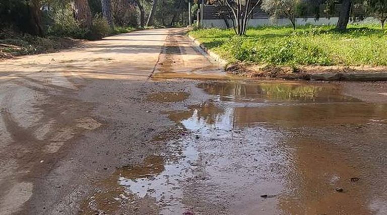 Νέα Μάκρη: Πλημμύρισαν οι δρόμοι στο Ζούμπερι! (φωτό)