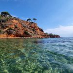 Δύο παραλίες της Ραφήνας, στη λίστα με τις καλύτερες παραλίες μέχρι 45 λεπτά μακριά από την Αθήνα