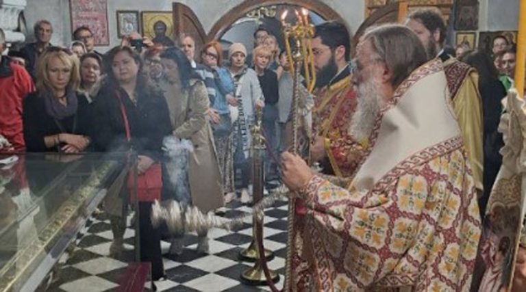 Νέα Μάκρη: Πλήθος πιστών στην εορτή του Αγίου Εφραίμ (φωτό)