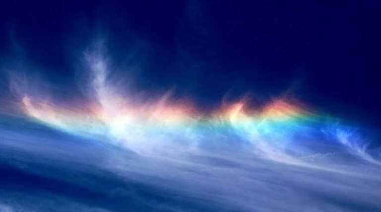 Τι είναι το Fire Rainbow – Το σπάνιο φαινόμενο που εμφανίστηκε στον ουρανό