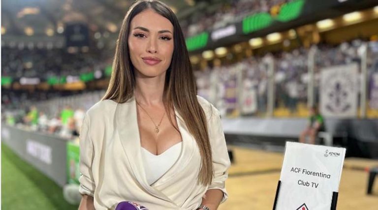 Η εντυπωσιακή δημοσιογράφος της Φιορεντίνα που μαγνήτισε τα βλέμματα στον τελικό του Conference League