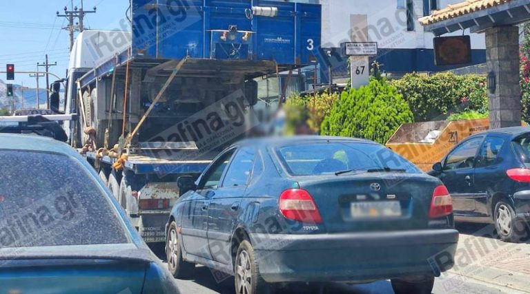 Πικέρμι: Αυτοκίνητο συγκρούστηκε με φορτηγό – Μέχρι την Καλλιτεχνούπολη Ραφήνας το μποτιλιάρισμα! (φωτό)