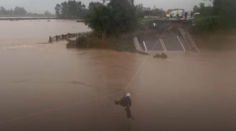 Φονικές πλημμύρες στη Βραζιλία: 56 νεκροί, δεκάδες αγνοούμενοι!
