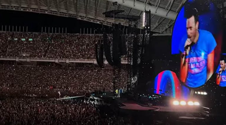 Σείστηκε το ΟΑΚΑ στον ρυθμό των Coldplay – Η στιγμή που ο Κρις Μάρτιν μίλησε ελληνικά (βίντεο)