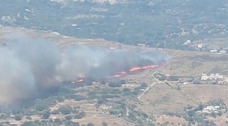 Φωτιά στην Άνδρο: Στη Ραφήνα Πυροσβεστικά για να ενισχύσουν τις δυνάμεις – Τι αναφέρουν κάτοικοι του νησιού (φωτό & βίντεο)