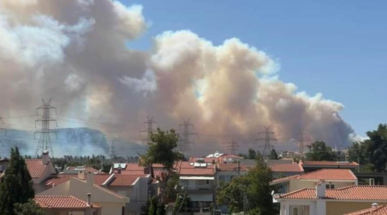 Φωτιά στο Κατσιμίδι: Βελτιωμένη η εικόνα – Οι οδηγίες των ειδικών για τους καπνούς – Διαψεύδει ο ΔΕΔΔΗΕ την έκρηξη σε πυλώνα