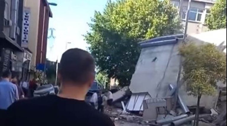 Ένας νεκρός από την κατάρρευση κτιρίου στην Κωνσταντινούπολη