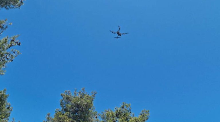 Μαραθώνας: Ξεκίνησε η εναέρια, 24ωρη περιπολία ειδικών drones για την πυροπροστασία του Δήμου (φωτό)
