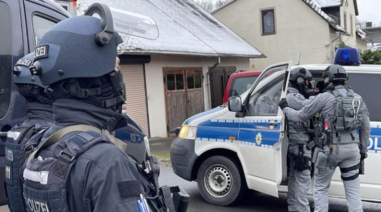 Euro: Συναγερμός στο Αμβούργο – Αστυνομικοί πυροβόλησαν άνδρα που τους απειλούσε με τσεκούρι!