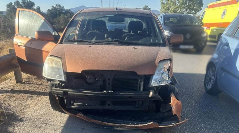 Κορωπί: Τροχαίο στη Λεωφόρο Μαρκοπούλου – Μηχανή συγκρούστηκε με αυτοκίνητο, Τραυματίας ένας 30χρονος! (φωτό)