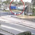 Βούλα: Πολίτες εντόπισαν την νταλίκα που εμπλέκεται στο τροχαίο με εγκατάλειψη  2 ατόμων  – Τι καταγγέλλουν για την Τροχαία (βίντεο)